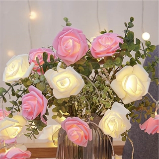 LED lyskæde med lyserøde og hvide roser